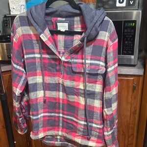 American Eagle Red and Black Plaid Shirt new never wore! Flannel large hoodie ♥️
